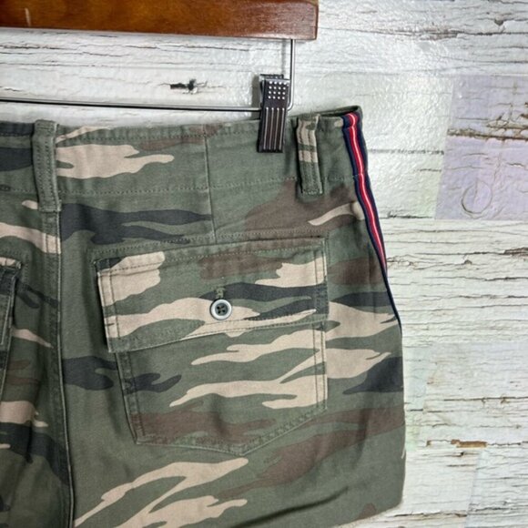 Gap camo 4 petite utility shorts with red strip green - Picture 7 of 9